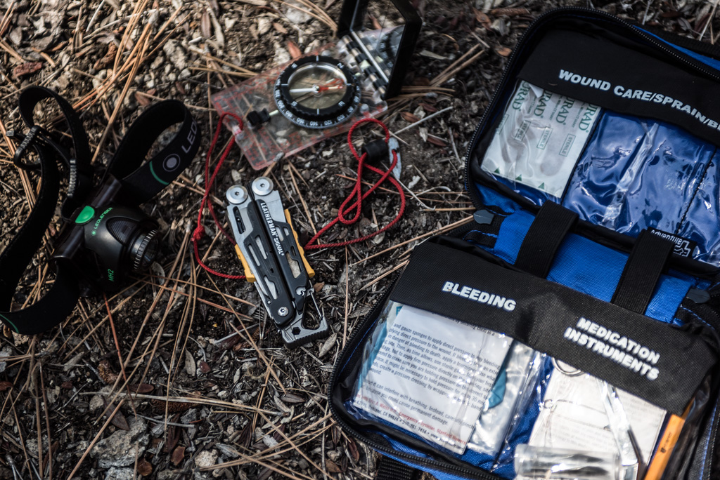 Aprenda como montar o seu kit de sobrevivência na selva - Blog - Crosster,  sempre preparado